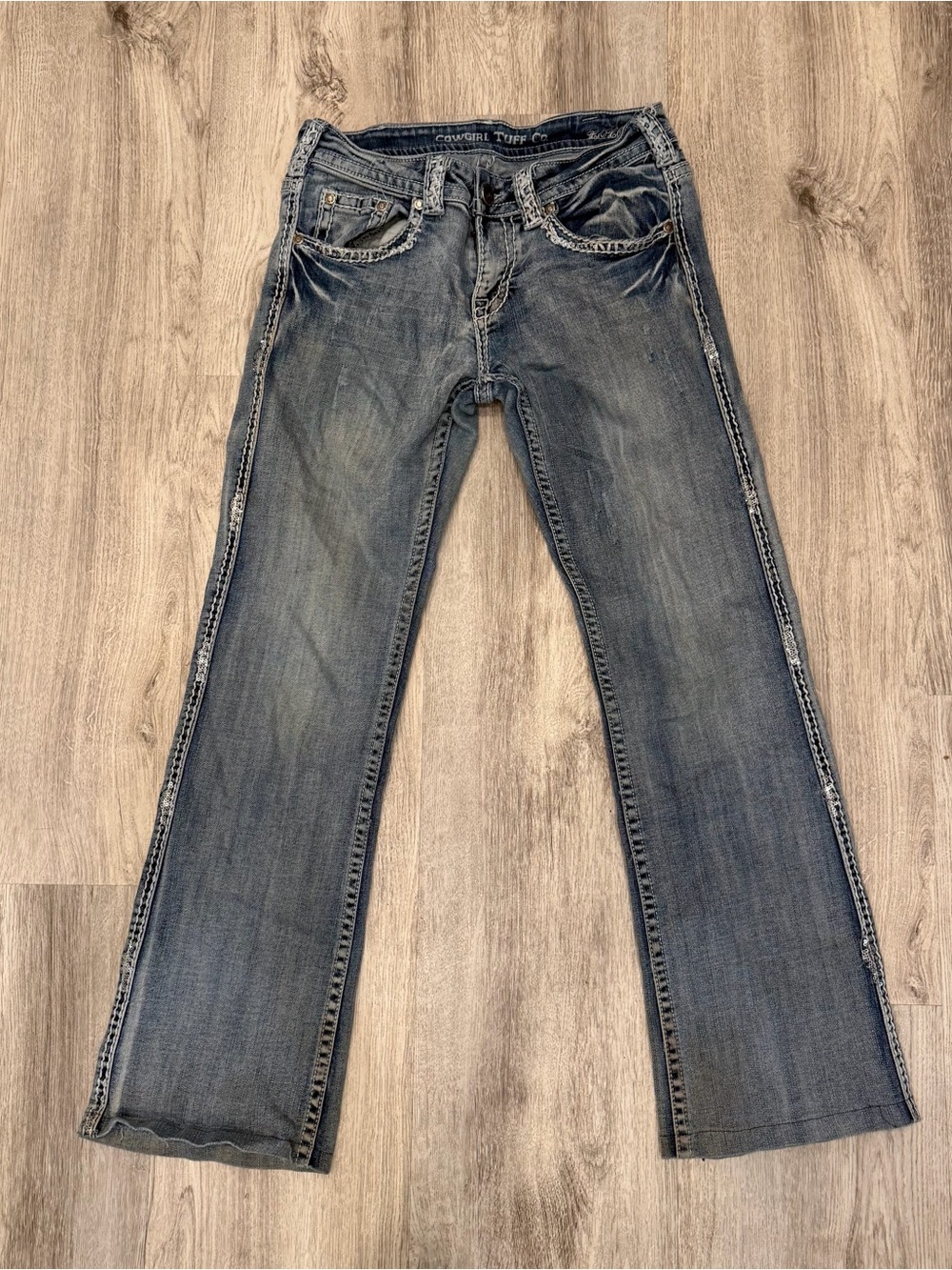 Cowgirl Tuff Embroidered Bootcut Jeans Distressed‎ W28